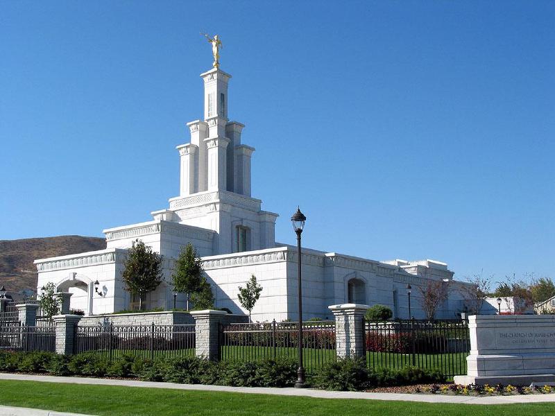 columbia_river_lds_mormon_temple1.jpg