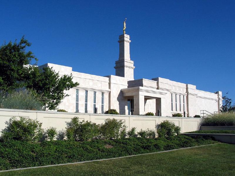 monticello_lds_mormon_temple1.jpg