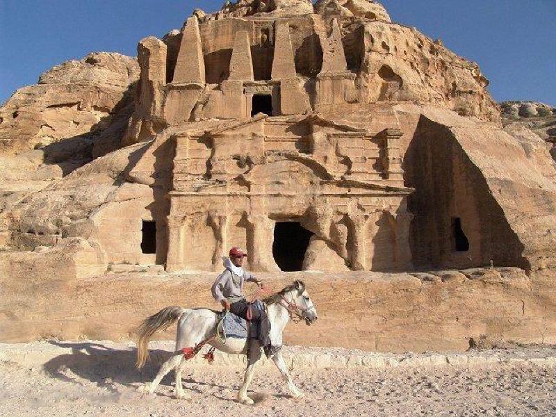 obelisk-tomb-horse-c-mansour.jpg
