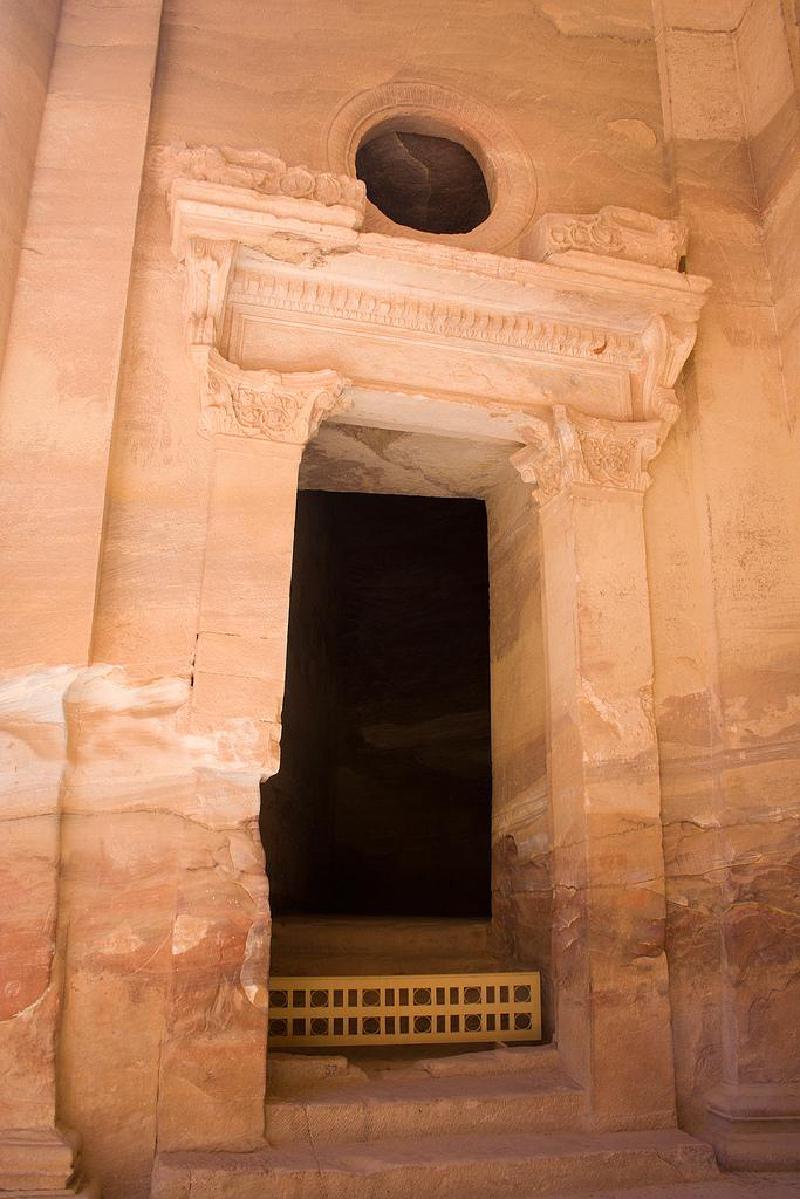 treasury-antechamber-cc-Cybjorg.jpg