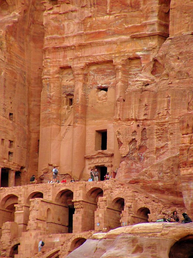 urn-tomb-cc-Aaron-Wenner.jpg