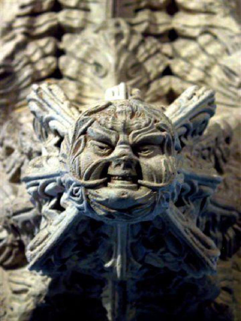 Rosslyn_chapel_green_men.jpg